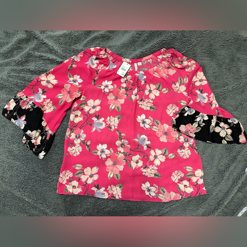 Cato NWT M top pink with flowers